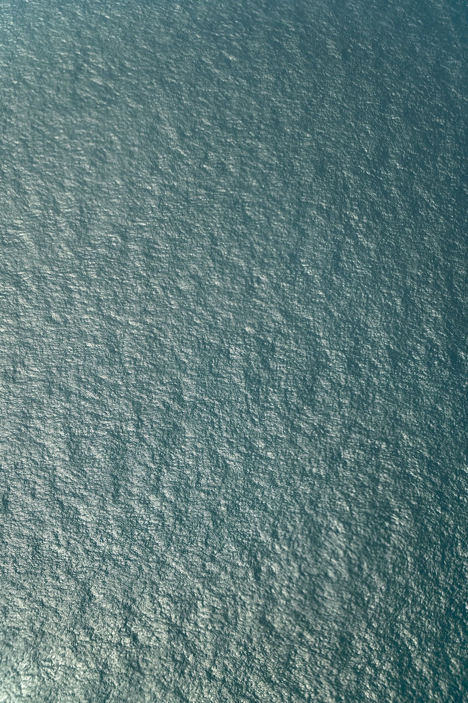 Blaue Wasseroberfläche als abstrakte Textur